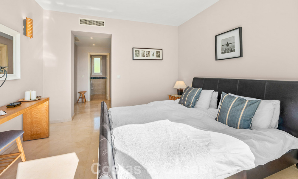 Stunning penthouse with renovation potential for sale with golf and sea views in La Quinta, Marbella - Benahavís 807682