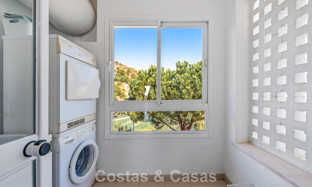 Stunning penthouse with renovation potential for sale with golf and sea views in La Quinta, Marbella - Benahavís 807684