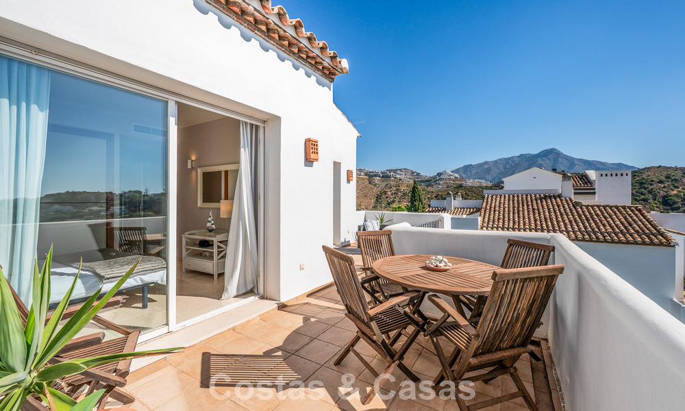 Stunning penthouse with renovation potential for sale with golf and sea views in La Quinta, Marbella - Benahavís 807690