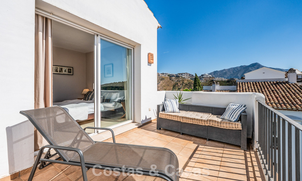 Stunning penthouse with renovation potential for sale with golf and sea views in La Quinta, Marbella - Benahavís 807691