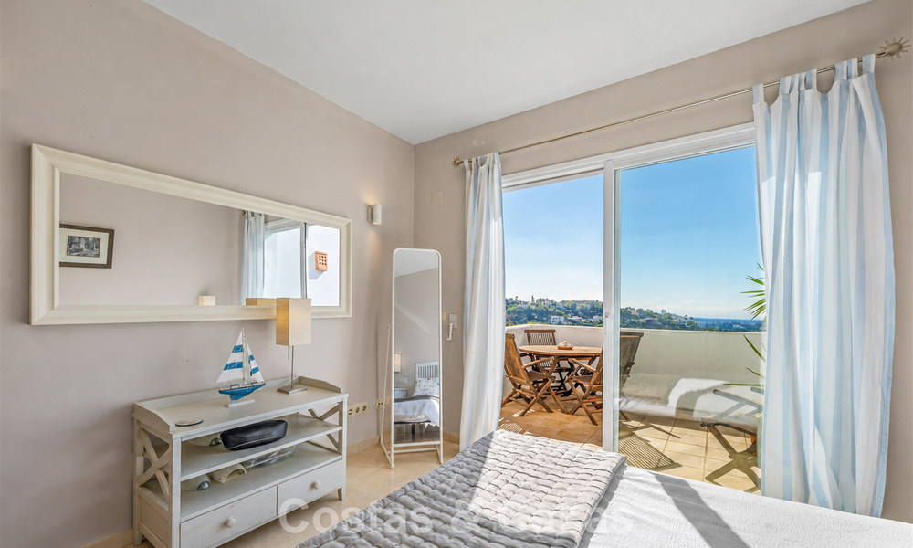 Stunning penthouse with renovation potential for sale with golf and sea views in La Quinta, Marbella - Benahavís 807696