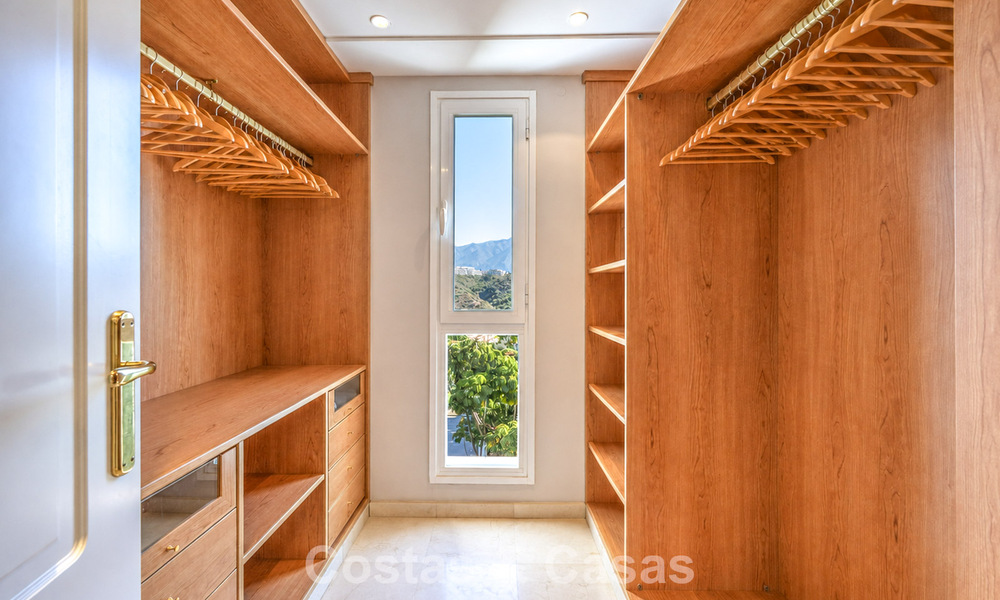 Stunning penthouse with renovation potential for sale with golf and sea views in La Quinta, Marbella - Benahavís 807699