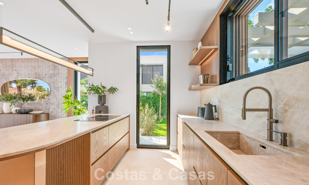 Exclusive modern new-build villa with panoramic views for sale on Marbella’s renowned Golden Mile 807777