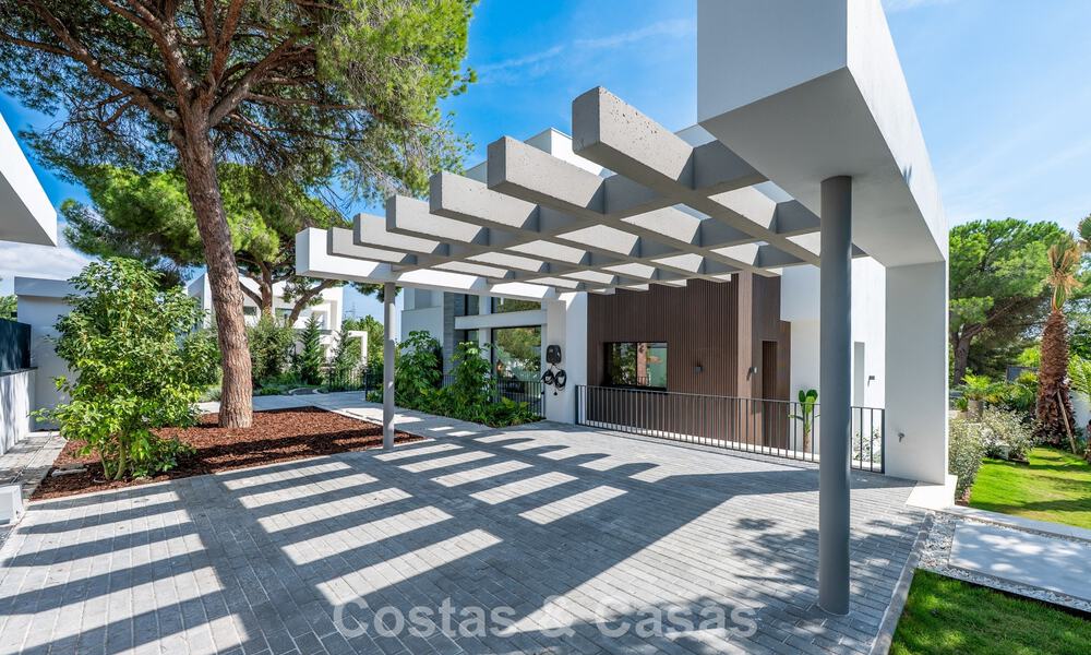 Exclusive modern new-build villa with panoramic views for sale on Marbella’s renowned Golden Mile 807872