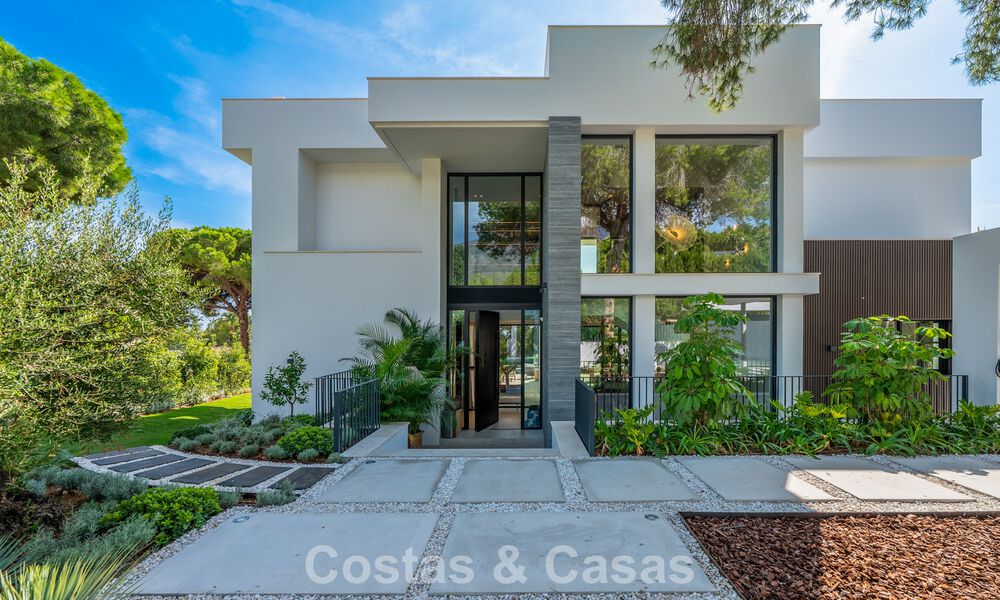 Exclusive modern new-build villa with panoramic views for sale on Marbella’s renowned Golden Mile 807873