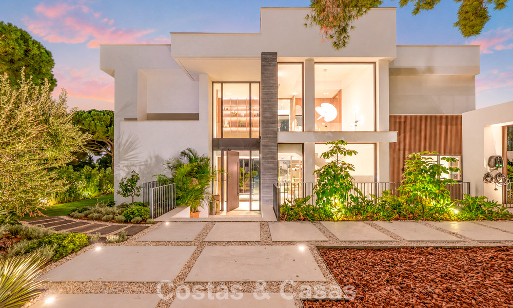 Exclusive modern new-build villa with panoramic views for sale on Marbella’s renowned Golden Mile 807940