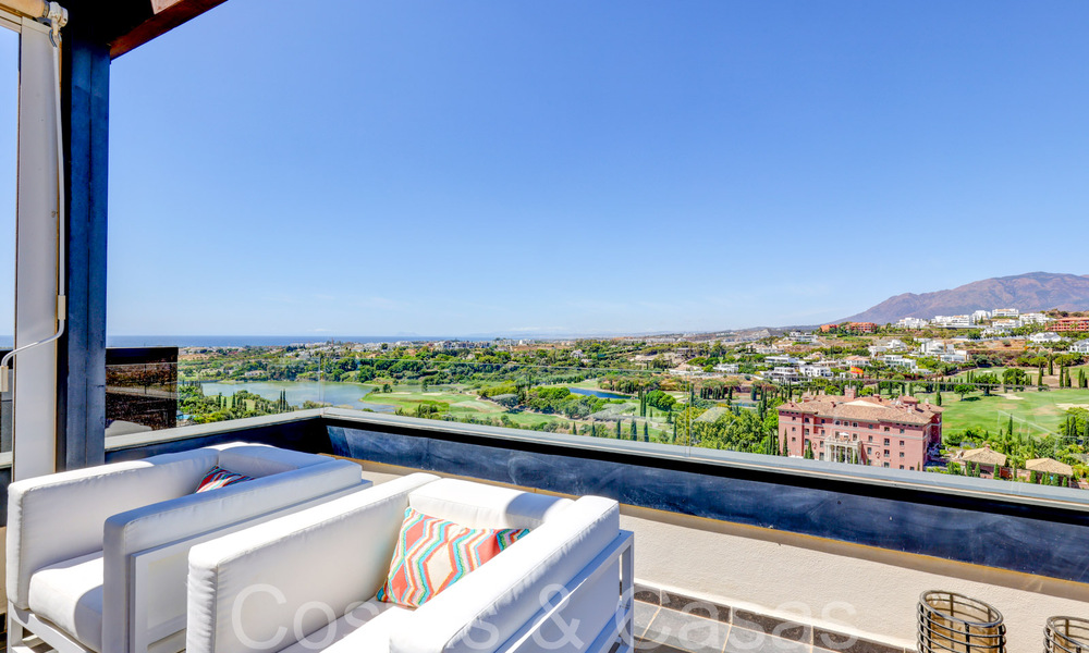 Contemporary golf apartments for sale in Hoyo 19, within a 5-star golf resort, New Golden Mile, Marbella - Benahavís 807494