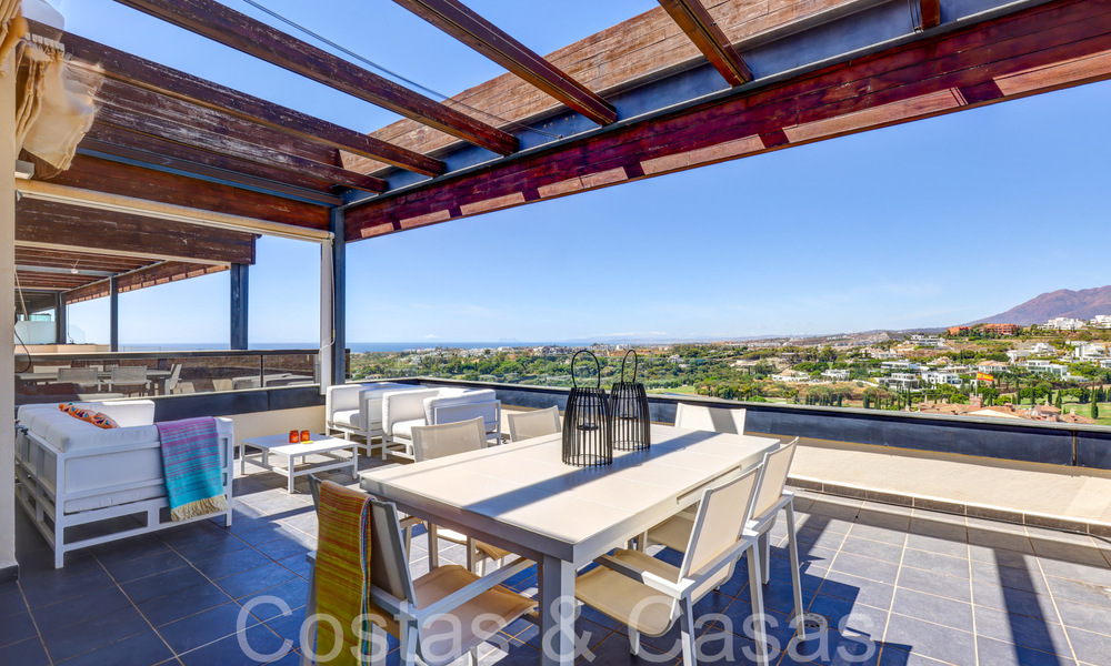 Contemporary golf apartments for sale in Hoyo 19, within a 5-star golf resort, New Golden Mile, Marbella - Benahavís 807497