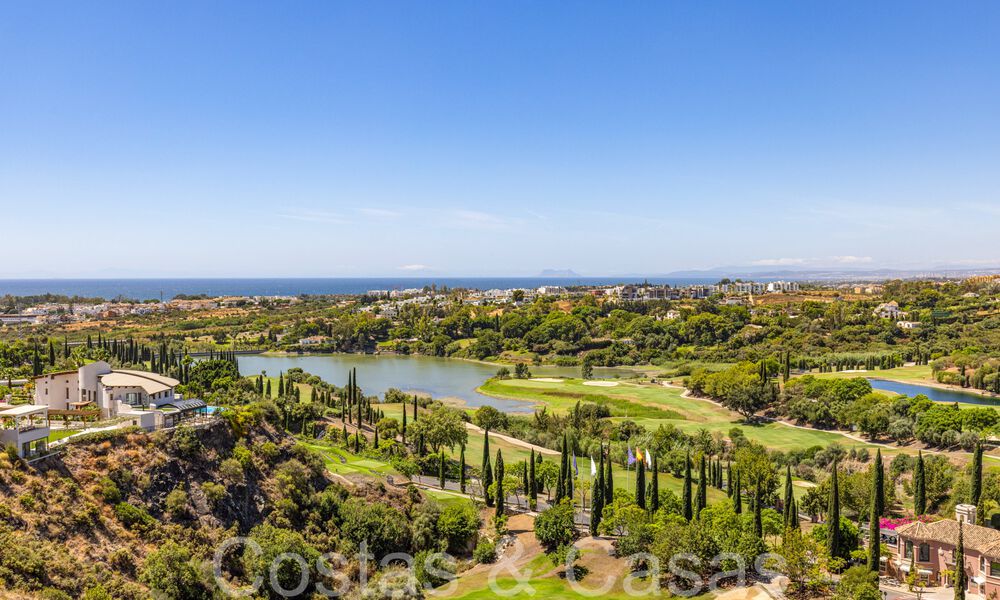 Contemporary golf apartments for sale in Hoyo 19, within a 5-star golf resort, New Golden Mile, Marbella - Benahavís 807498