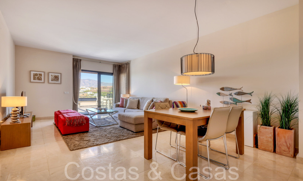 Contemporary golf apartments for sale in Hoyo 19, within a 5-star golf resort, New Golden Mile, Marbella - Benahavís 807499