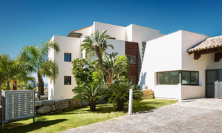 Contemporary golf apartments for sale in Hoyo 19, within a 5-star golf resort, New Golden Mile, Marbella - Benahavís 807501 