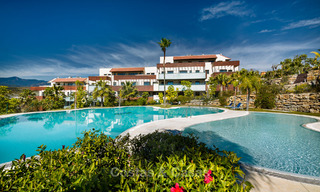 Contemporary golf apartments for sale in Hoyo 19, within a 5-star golf resort, New Golden Mile, Marbella - Benahavís 807504 