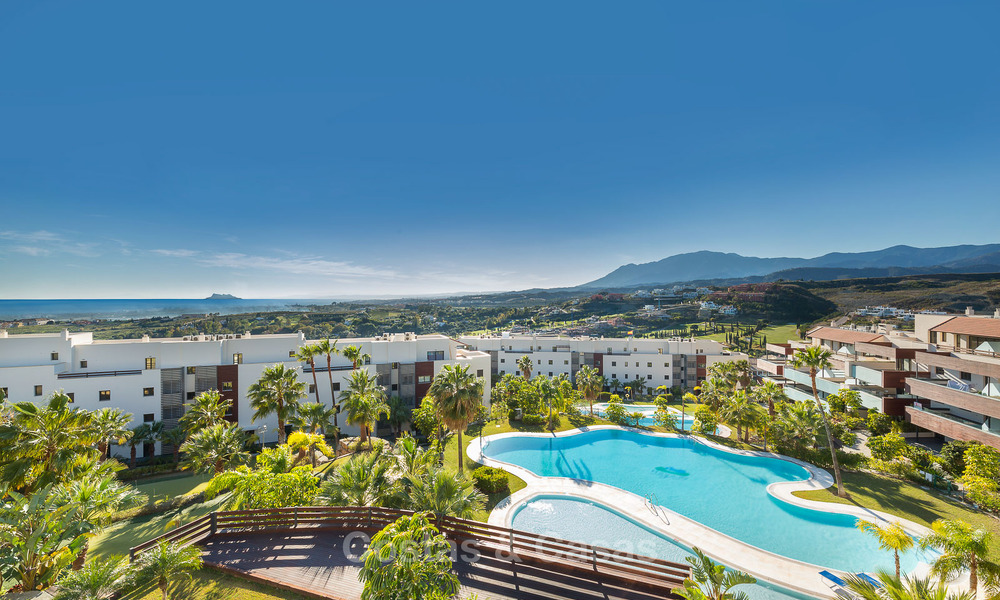 Contemporary golf apartments for sale in Hoyo 19, within a 5-star golf resort, New Golden Mile, Marbella - Benahavís 807506