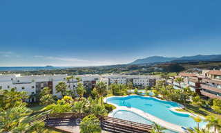 Contemporary golf apartments for sale in Hoyo 19, within a 5-star golf resort, New Golden Mile, Marbella - Benahavís 807506 