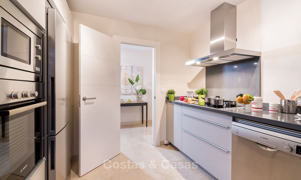 Contemporary golf apartments for sale in Hoyo 19, within a 5-star golf resort, New Golden Mile, Marbella - Benahavís 807507