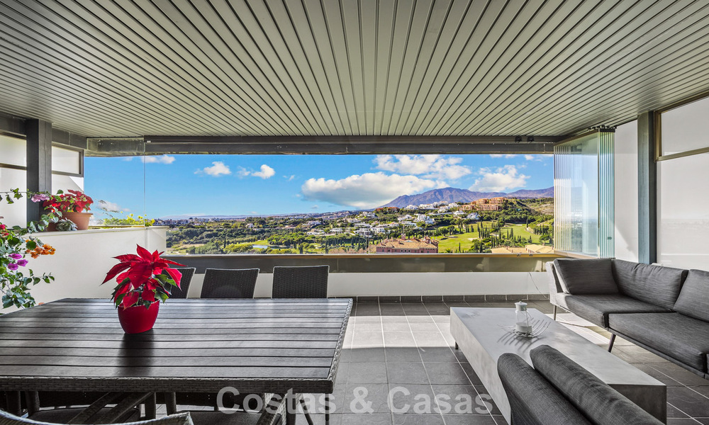 Contemporary golf apartments for sale in Hoyo 19, within a 5-star golf resort, New Golden Mile, Marbella - Benahavís 807511