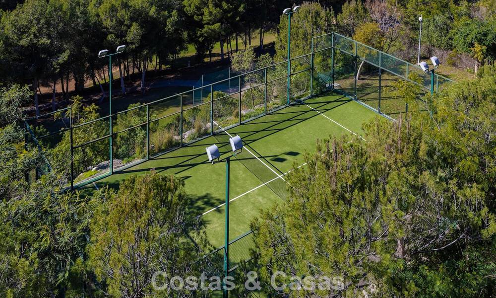 Contemporary golf apartments for sale in Hoyo 19, within a 5-star golf resort, New Golden Mile, Marbella - Benahavís 807512