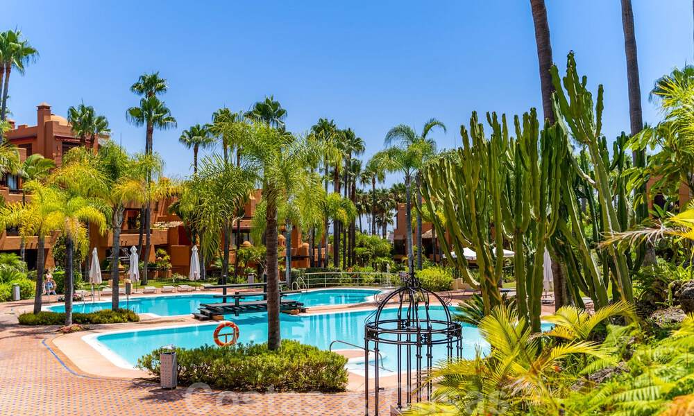 Apartments for sale in La Alzambra, within walking distance of Puerto Banús in Nueva Andalucía, Marbella 807718