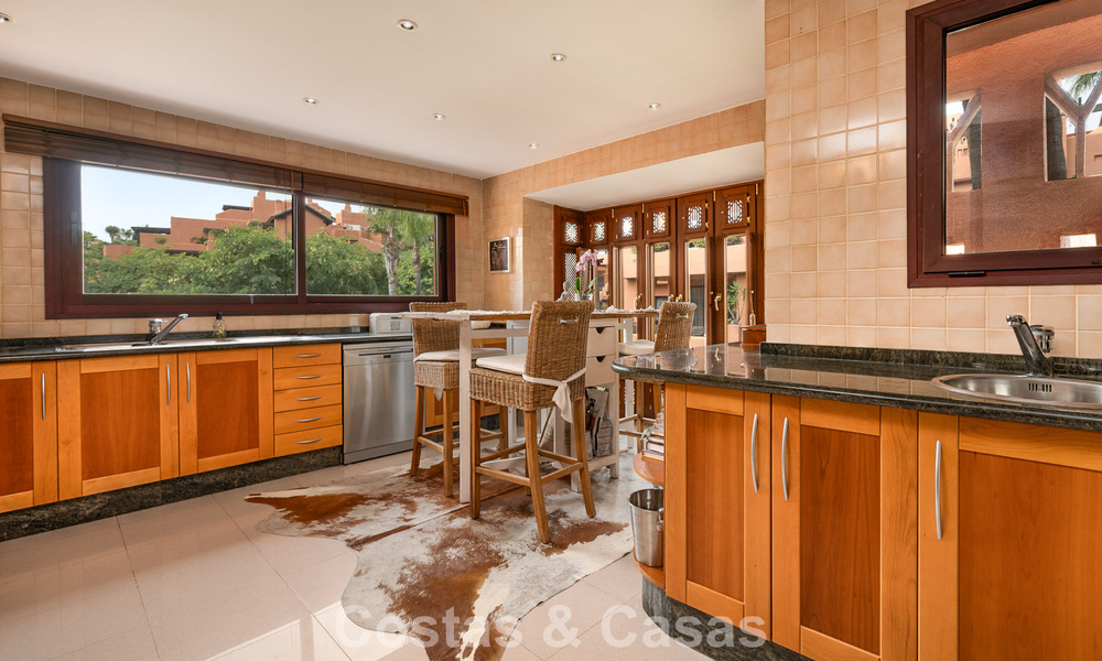 Apartments for sale in La Alzambra, within walking distance of Puerto Banús in Nueva Andalucía, Marbella 807739