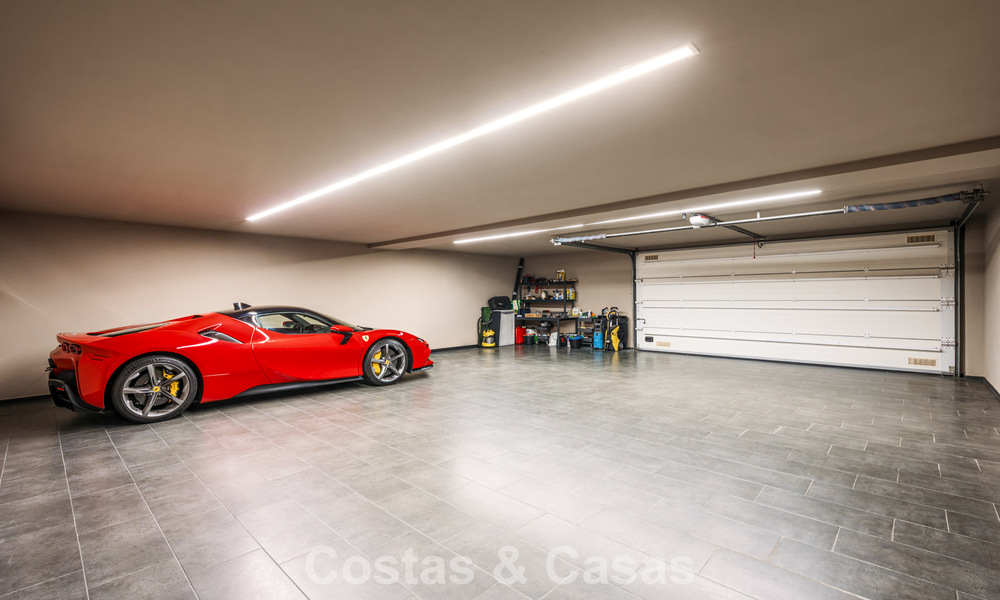 Contemporary luxury villa with minimalist design for sale in Nueva Andalucía, Marbella 808099