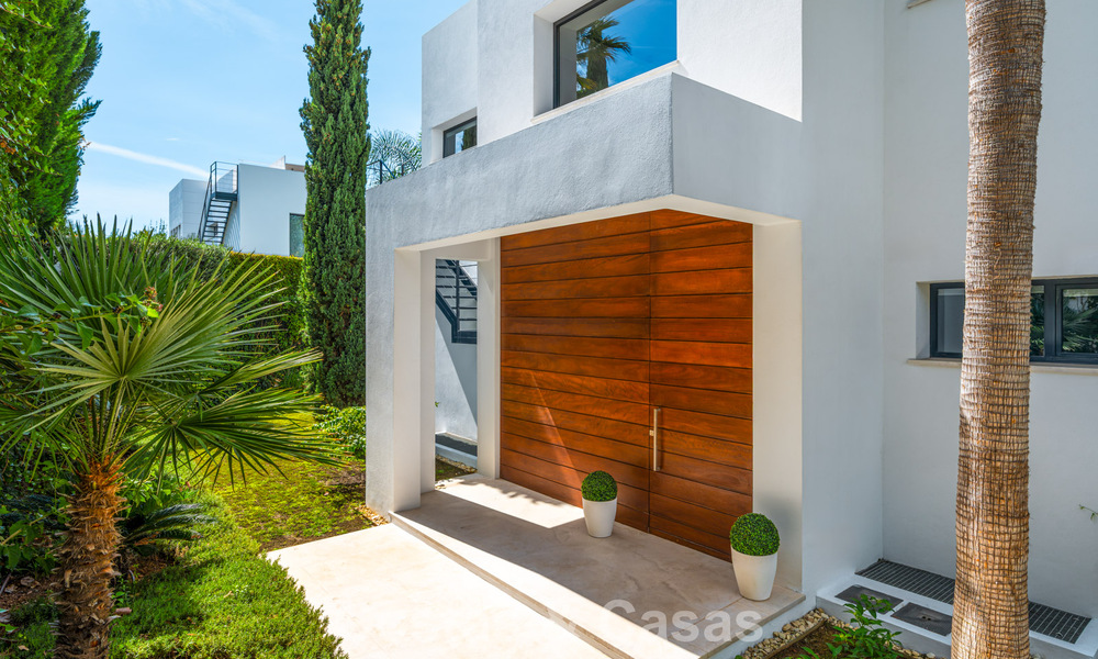 Contemporary luxury villa with minimalist design for sale in Nueva Andalucía, Marbella 808104