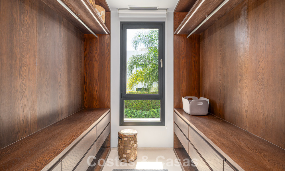 Contemporary luxury villa with minimalist design for sale in Nueva Andalucía, Marbella 808109