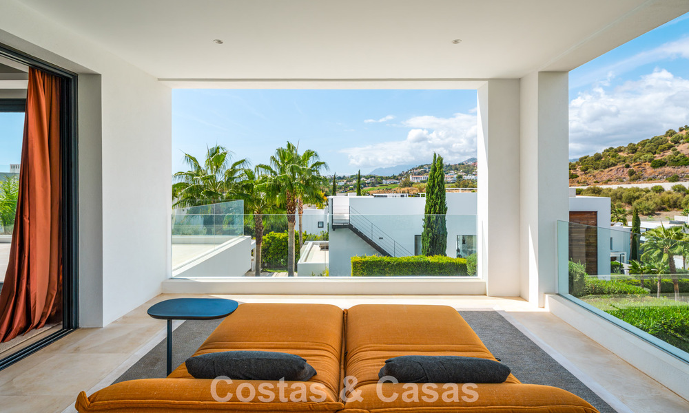 Contemporary luxury villa with minimalist design for sale in Nueva Andalucía, Marbella 808112