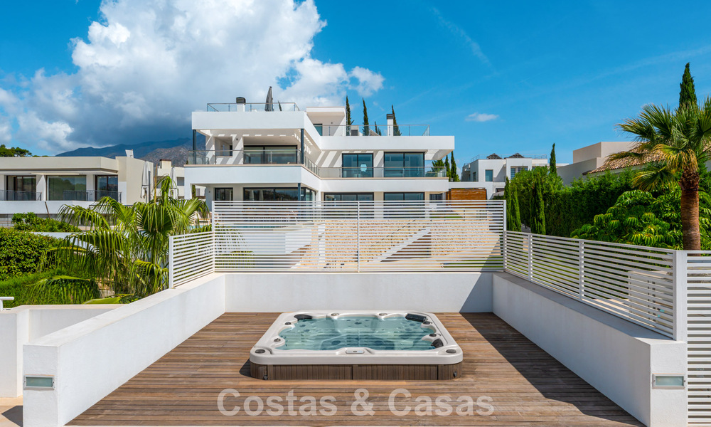Contemporary luxury villa with minimalist design for sale in Nueva Andalucía, Marbella 808115