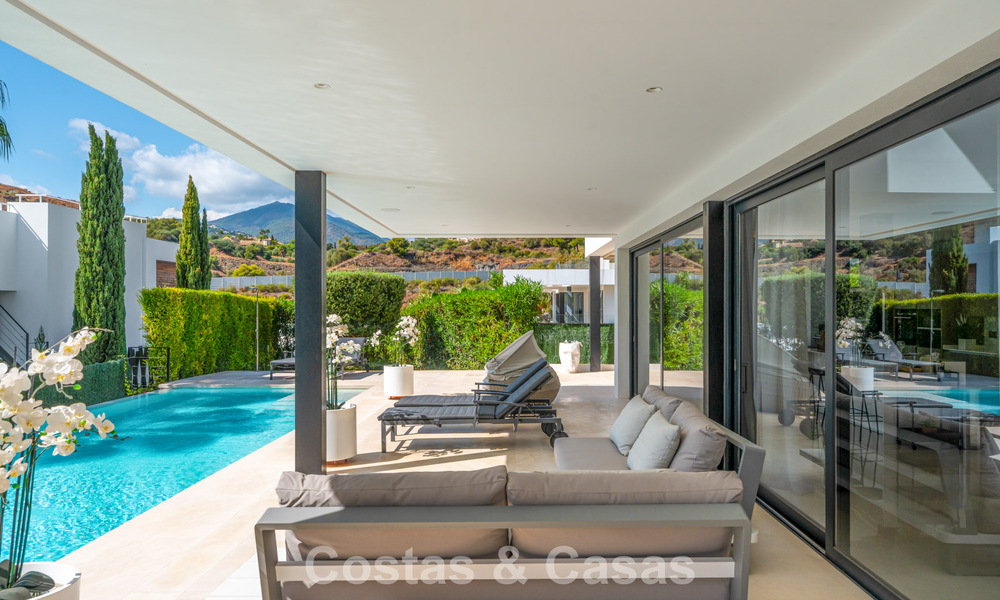 Contemporary luxury villa with minimalist design for sale in Nueva Andalucía, Marbella 808121