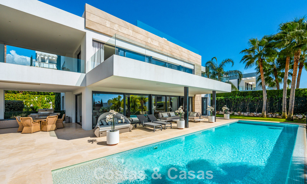 Contemporary luxury villa with minimalist design for sale in Nueva Andalucía, Marbella 808122
