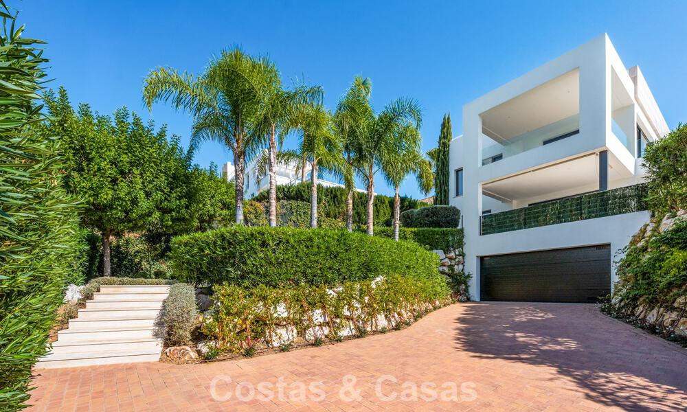 Contemporary luxury villa with minimalist design for sale in Nueva Andalucía, Marbella 808124