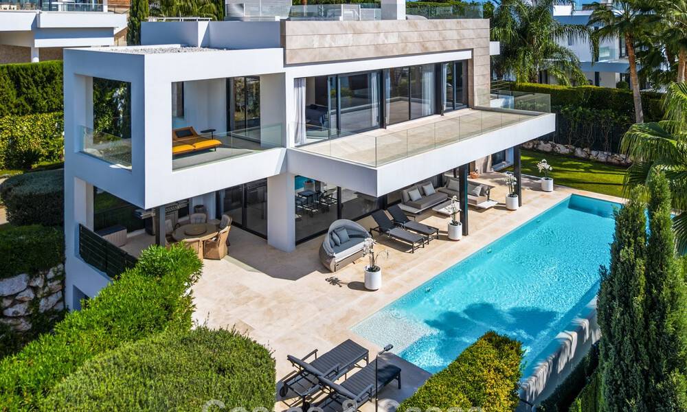 Contemporary luxury villa with minimalist design for sale in Nueva Andalucía, Marbella 808125