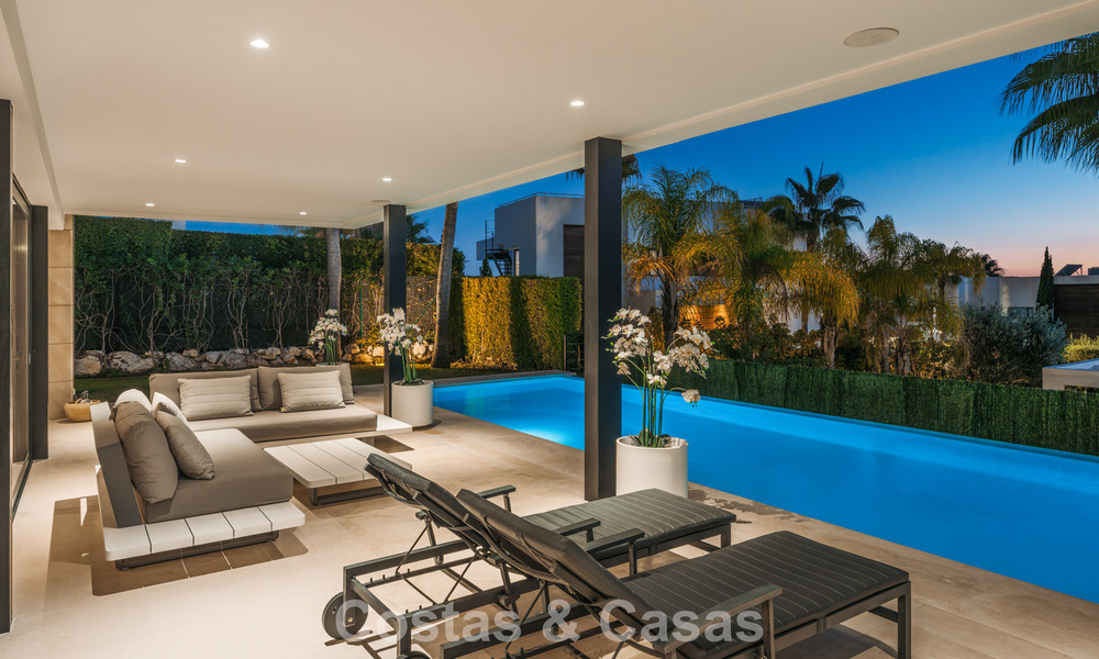 Contemporary luxury villa with minimalist design for sale in Nueva Andalucía, Marbella 808129