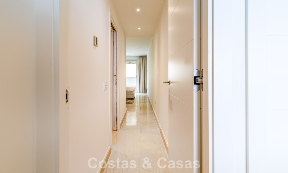 Modern apartment for sale with plunge pool and sea views in a boutique development in Nueva Andalucía’s golf valley, Marbella 808135