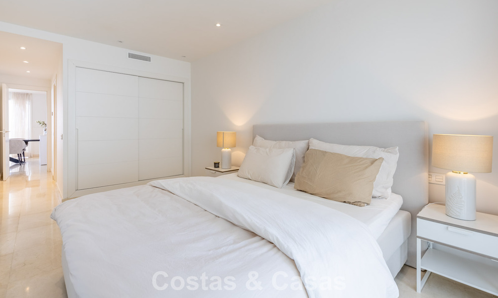 Modern apartment for sale with plunge pool and sea views in a boutique development in Nueva Andalucía’s golf valley, Marbella 808136