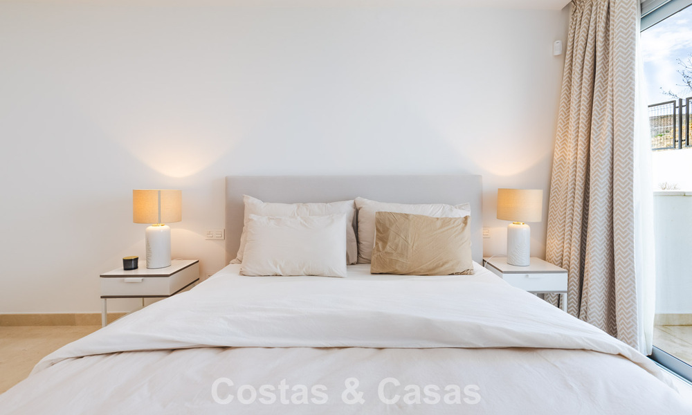 Modern apartment for sale with plunge pool and sea views in a boutique development in Nueva Andalucía’s golf valley, Marbella 808137
