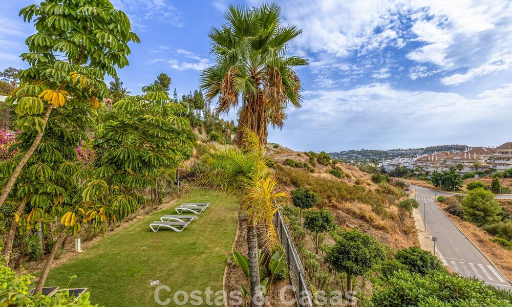 Modern apartment for sale with plunge pool and sea views in a boutique development in Nueva Andalucía’s golf valley, Marbella 808140