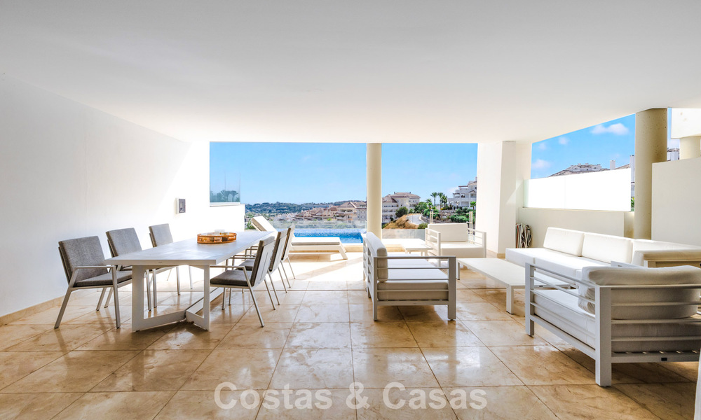 Modern apartment for sale with plunge pool and sea views in a boutique development in Nueva Andalucía’s golf valley, Marbella 808143