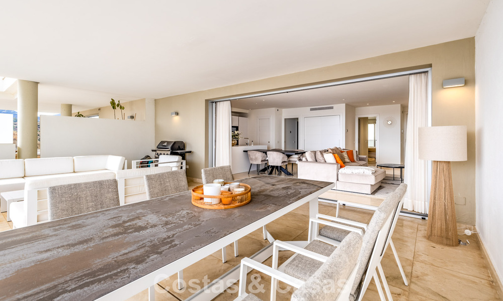 Modern apartment for sale with plunge pool and sea views in a boutique development in Nueva Andalucía’s golf valley, Marbella 808146