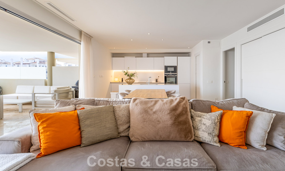 Modern apartment for sale with plunge pool and sea views in a boutique development in Nueva Andalucía’s golf valley, Marbella 808149