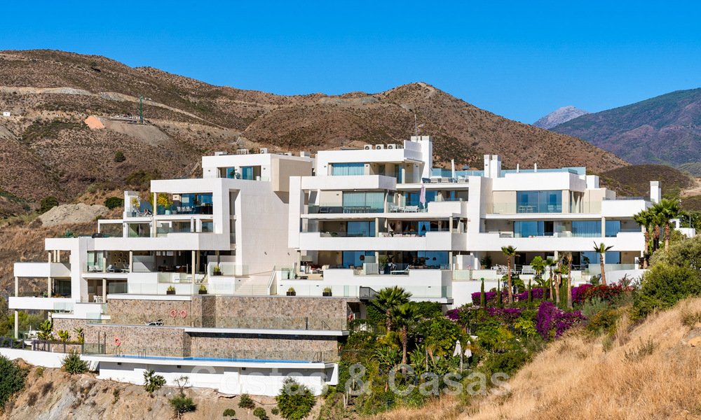 Modern apartment for sale with plunge pool and sea views in a boutique development in Nueva Andalucía’s golf valley, Marbella 808161