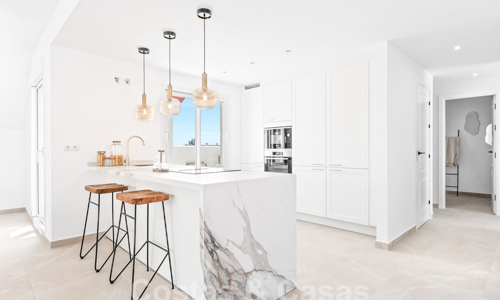 Spacious apartments for sale in La Maestranza just a stone’s throw from all amenities in Nueva Andalucía, Marbella 808271
