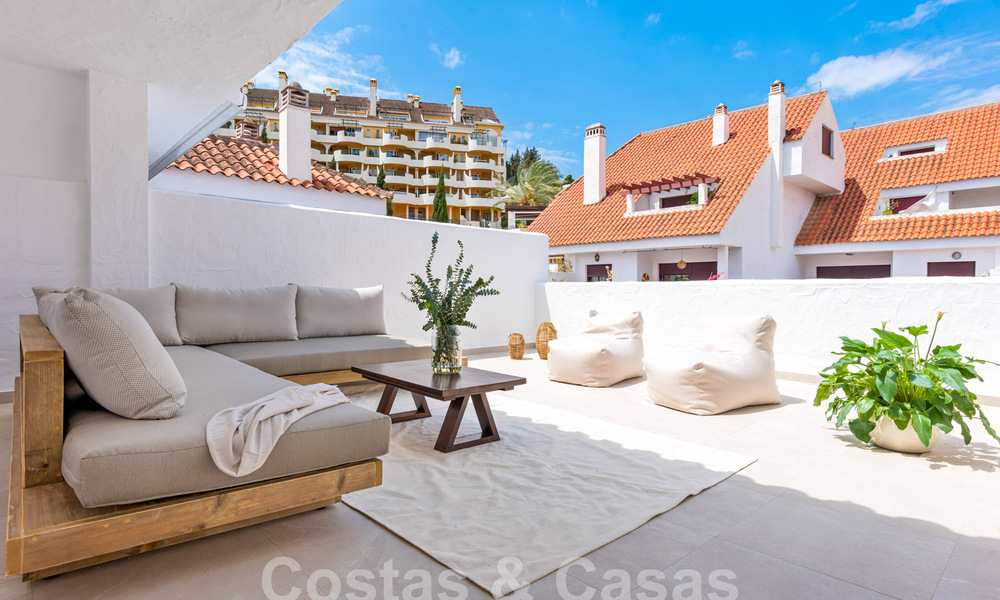 Spacious apartments for sale in La Maestranza just a stone’s throw from all amenities in Nueva Andalucía, Marbella 808282
