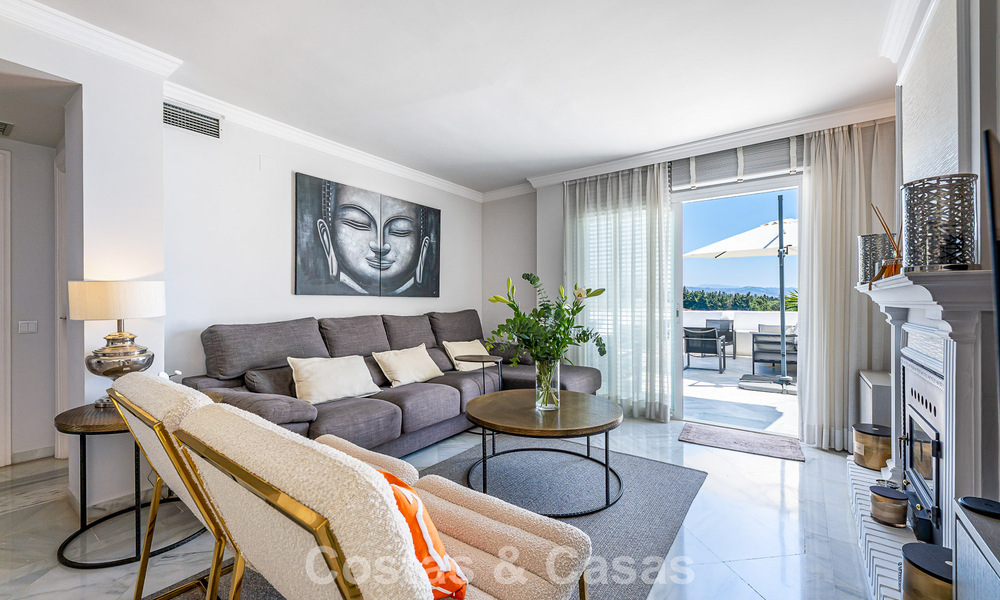Charming townhouse for sale in a gated community just a stone’s throw from Puerto Banús, Marbella 808518