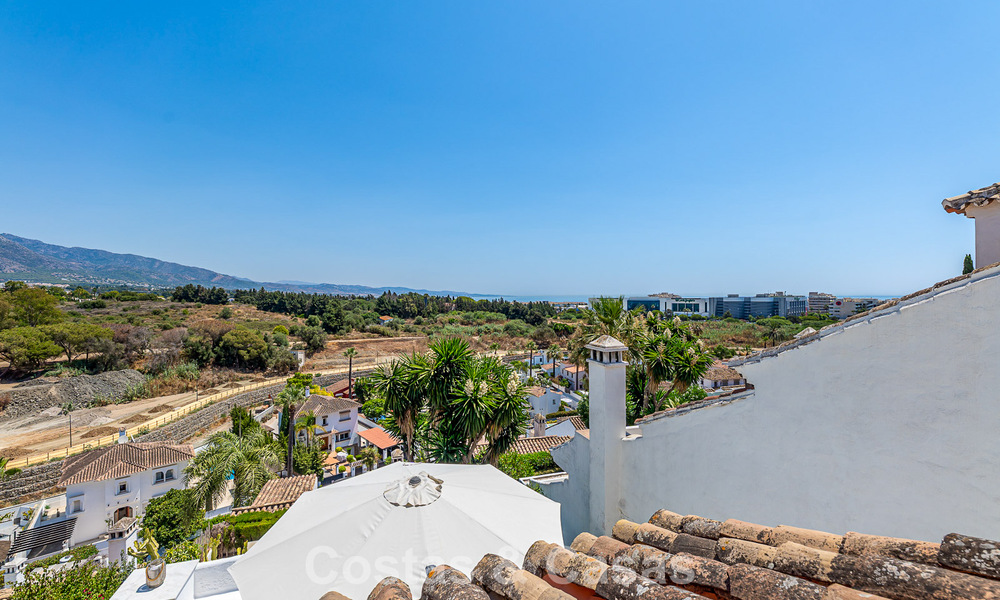 Charming townhouse for sale in a gated community just a stone’s throw from Puerto Banús, Marbella 808527