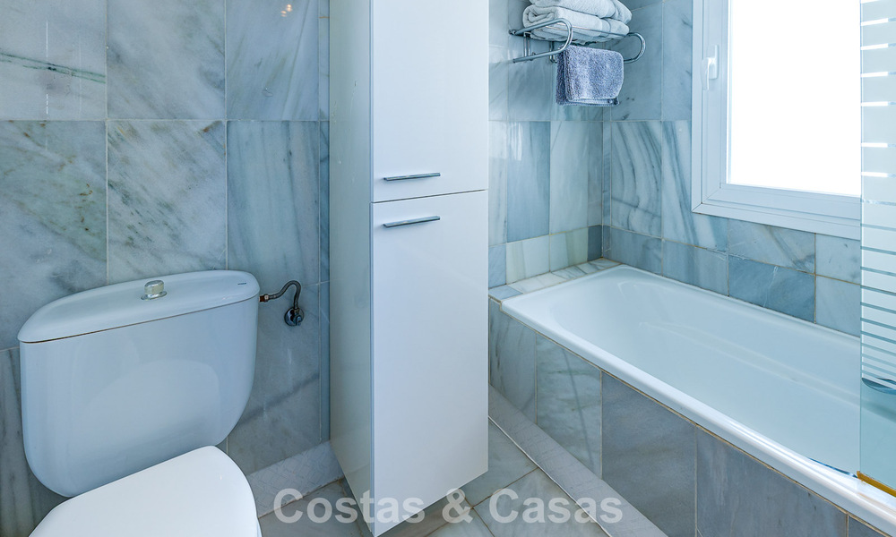 Charming townhouse for sale in a gated community just a stone’s throw from Puerto Banús, Marbella 808532