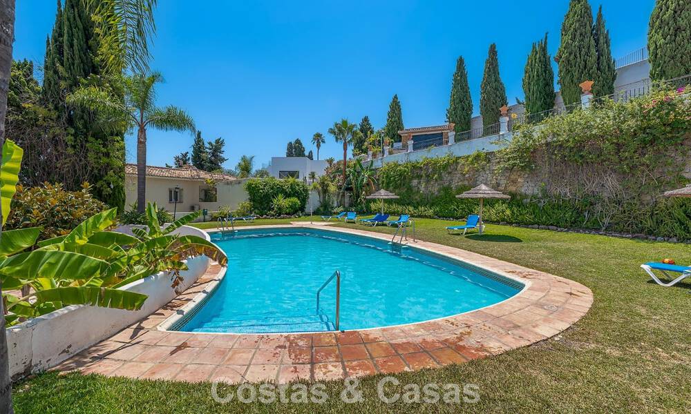 Charming townhouse for sale in a gated community just a stone’s throw from Puerto Banús, Marbella 808535