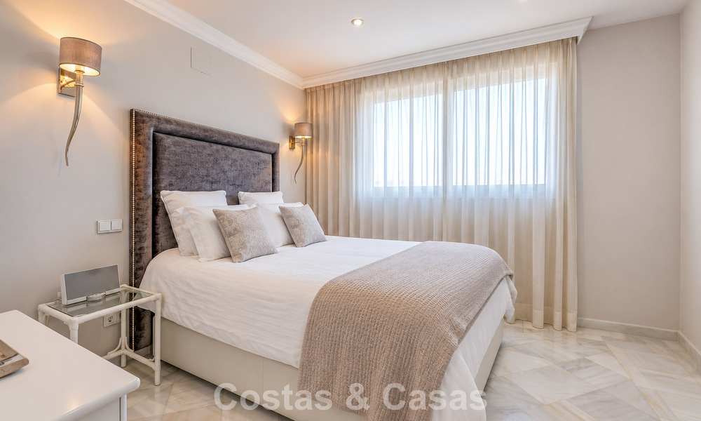 Charming townhouse for sale in a gated community just a stone’s throw from Puerto Banús, Marbella 808540
