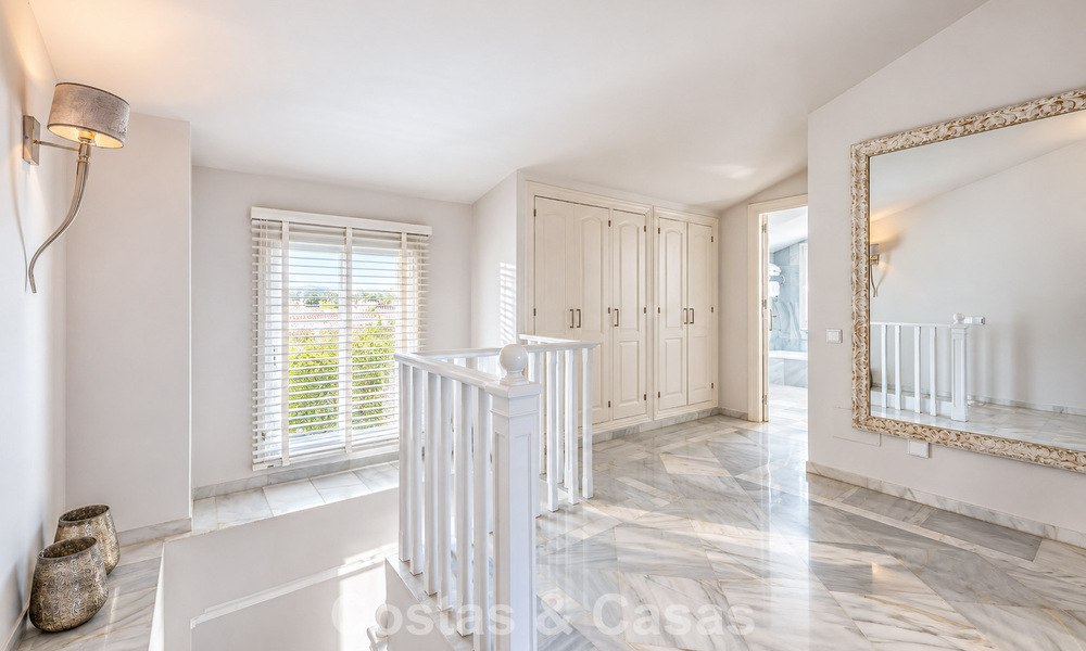 Charming townhouse for sale in a gated community just a stone’s throw from Puerto Banús, Marbella 808543