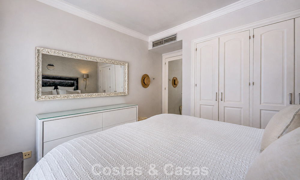 Charming townhouse for sale in a gated community just a stone’s throw from Puerto Banús, Marbella 808544